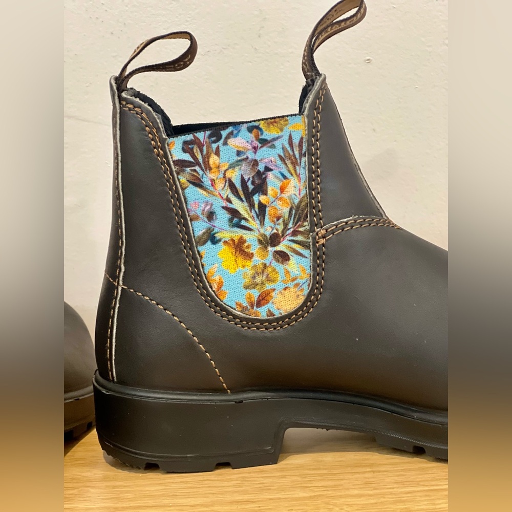 Never worn! Blundstone Brown and Teal Elastic Sided Boots - Picture 3 of 5